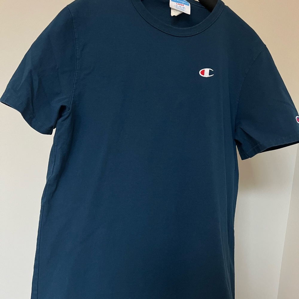 Champion t-shirt | embroidered logo | size L